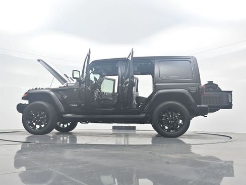 Used 2021 Jeep Wrangler Unlimited Sahara AWD/4WD image 39