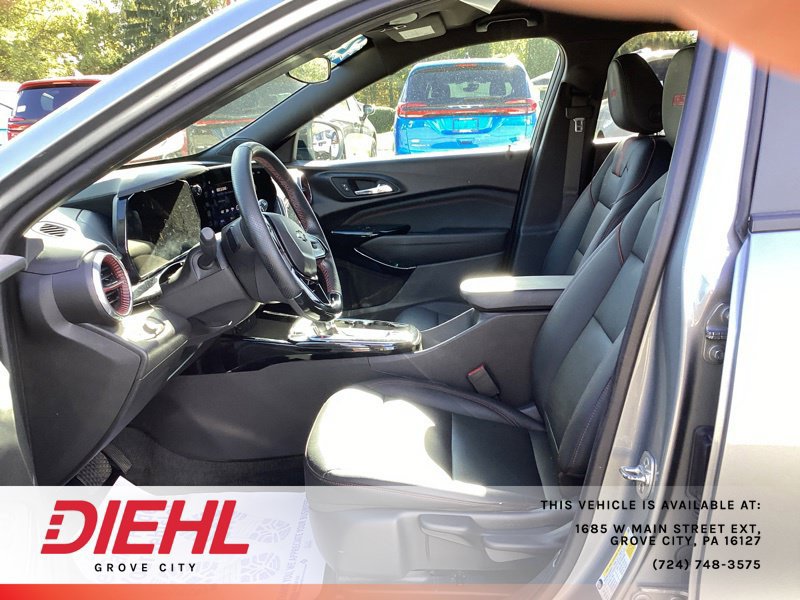 Used 2025 Chevrolet Trax RS w/ Driver Confidence Package FWD image 21