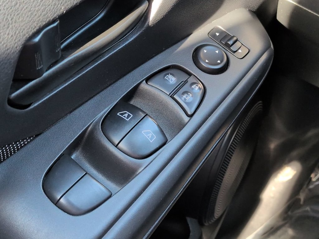 Used 2018 Nissan Kicks S FWD image 21