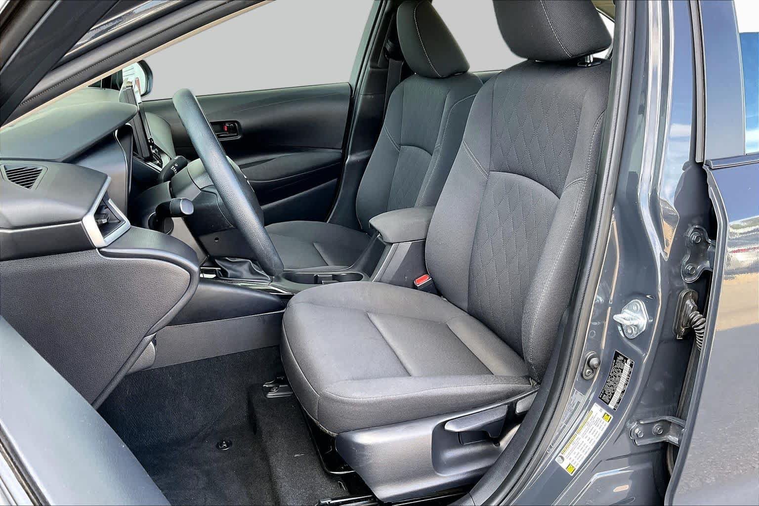 Used 2025 Toyota Corolla LE FWD image 8