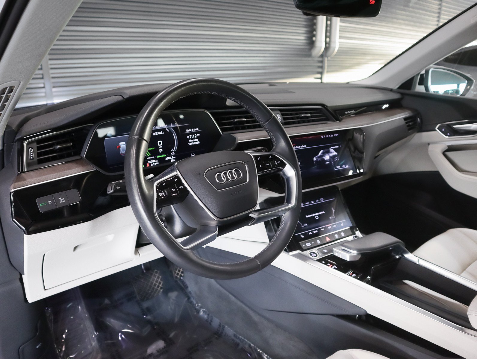 Used 2024 Audi Q8 e-tron Premium AWD/4WD image 17