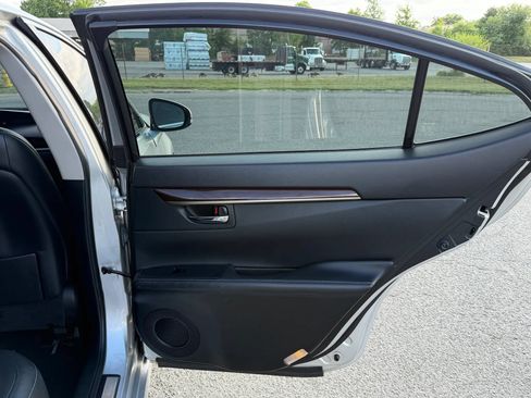 Used 2013 Lexus ES 350 w/ Luxury Pkg FWD image 22