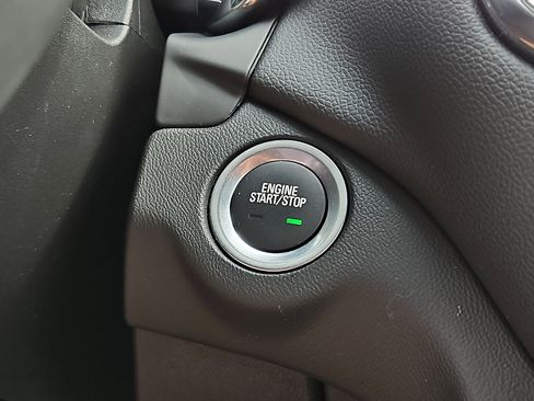Used 2023 Chevrolet Equinox LT AWD/4WD image 23