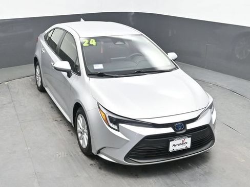 Used 2024 Toyota Corolla LE w/ LE Convenience Package FWD image 25