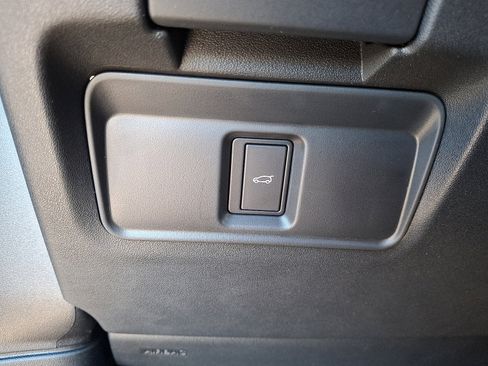 Used 2025 Land Rover Discovery Sport S image 25