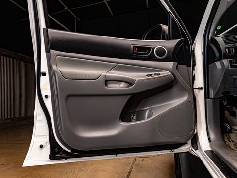 Used 2011 Toyota Tacoma 4x4 Access Cab w/ SR5 Pkg #2 image 20