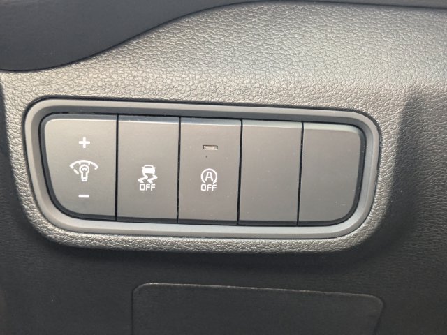 Used 2025 Kia Soul LX w/ LX Technology Package FWD image 22
