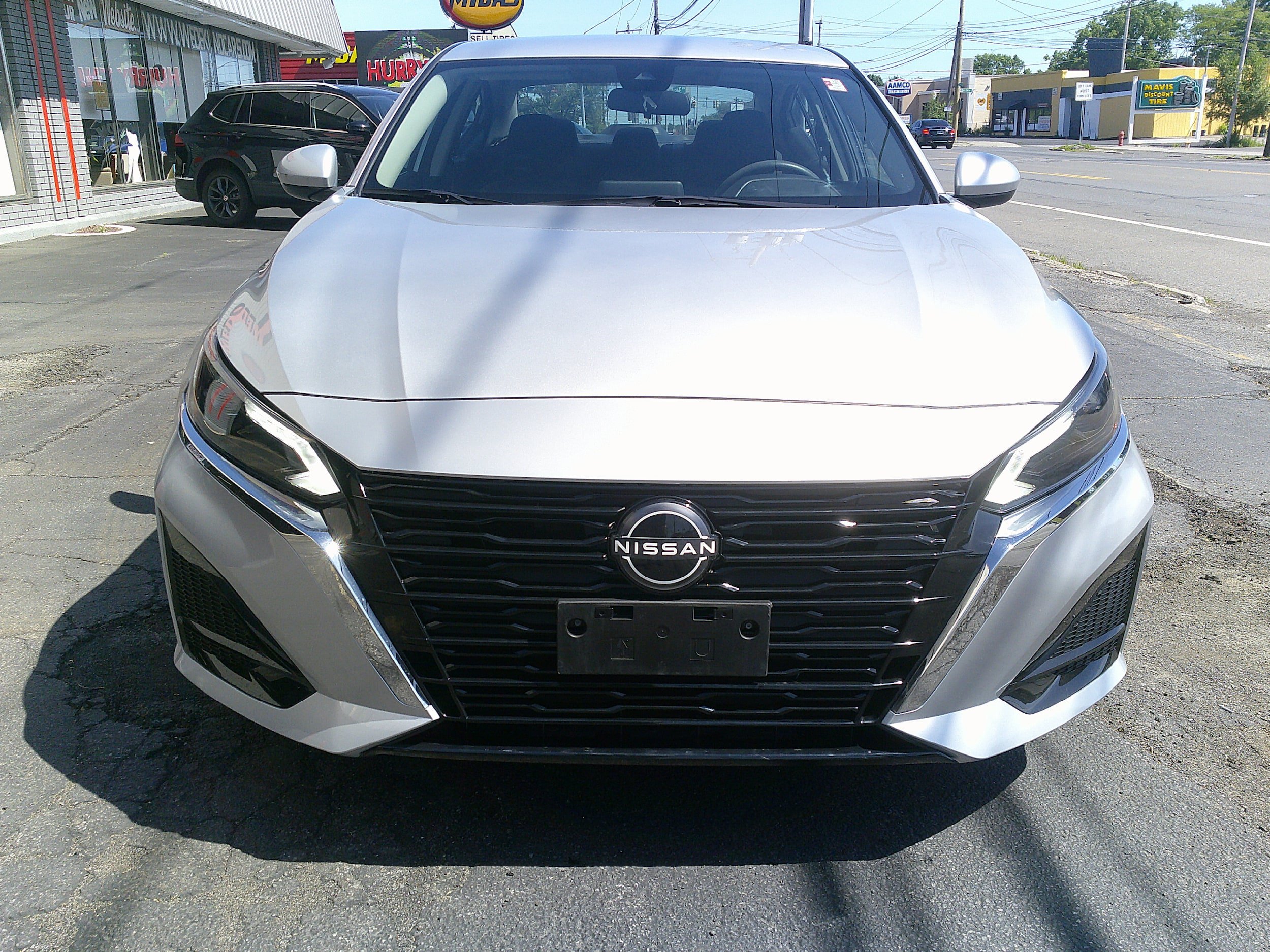 Used 2023 Nissan Altima 2.5 SV AWD/4WD image 3