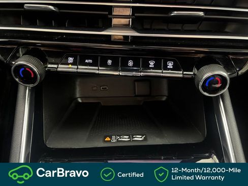Used 2026 Chevrolet Traverse LT AWD/4WD image 32