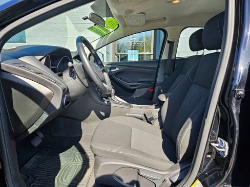 Used 2016 Ford Focus SE w/ SE Winter Package FWD image 21