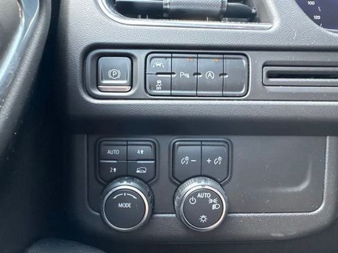 Used 2023 Chevrolet Suburban RST AWD/4WD image 25