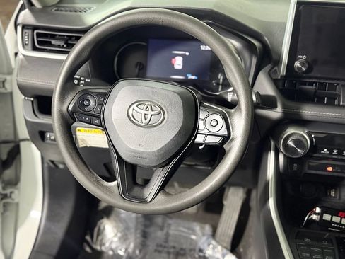 Used 2023 Toyota RAV4 LE AWD/4WD image 11