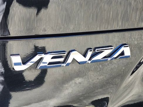 Used 2021 Toyota Venza Limited image 8