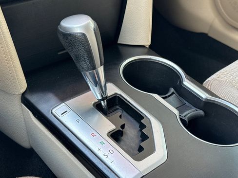 Used 2014 Toyota Camry LE FWD image 18