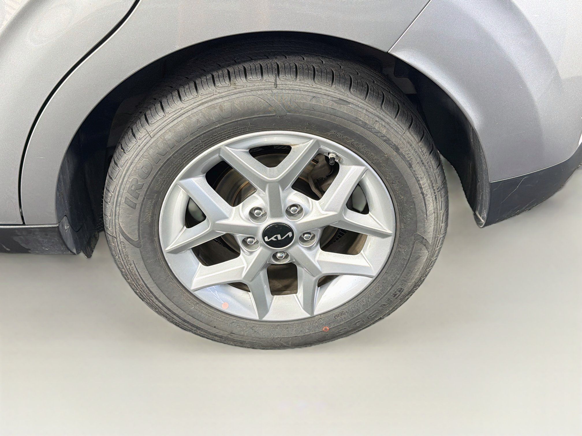 Used 2025 Kia Soul LX w/ LX Technology Package FWD image 11
