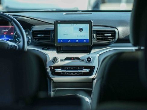 Used 2023 Ford Explorer XLT image 13