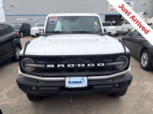 Used 2025 Ford Bronco Outer Banks AWD/4WD image 3