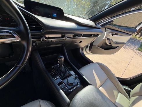 Used 2019 MAZDA MAZDA3 Hatchback w/ Preferred Package FWD image 27