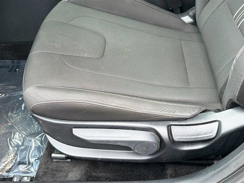 Used 2025 Hyundai Elantra SEL FWD image 19
