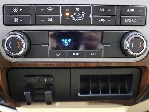 Used 2011 Ford F250 Lariat image 23