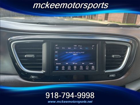 Used 2018 Chrysler Pacifica Touring-L FWD image 14