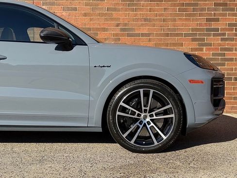 New 2026 Porsche Cayenne Turbo image 11