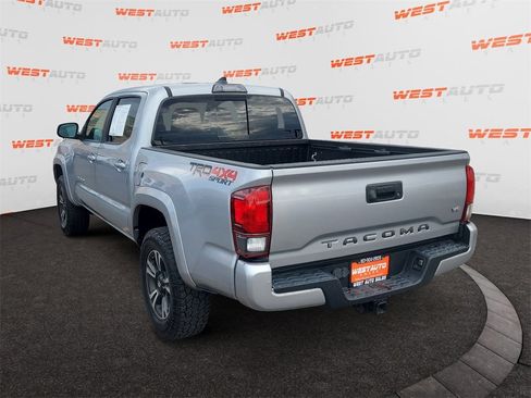 Used 2019 Toyota Tacoma TRD Sport image 3