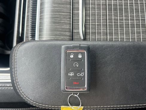 Used 2024 Jeep Wagoneer L Series III w/ Flexible Seating Group image 20