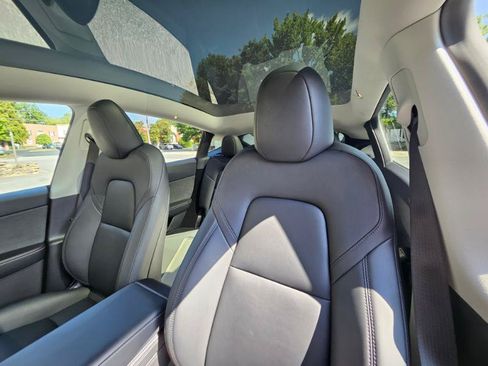 Used 2024 Tesla Model Y Long Range AWD/4WD image 39