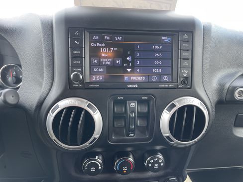 Used 2018 Jeep Wrangler Unlimited Rubicon w/ Cold Weather Group AWD/4WD image 20