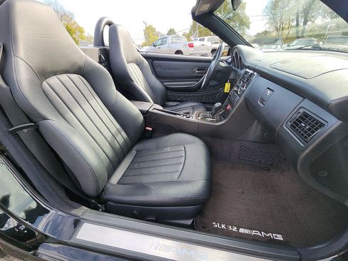 Used 2003 Mercedes-Benz SLK 32 AMG image 8