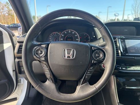 Used 2016 Honda Accord Touring image 15