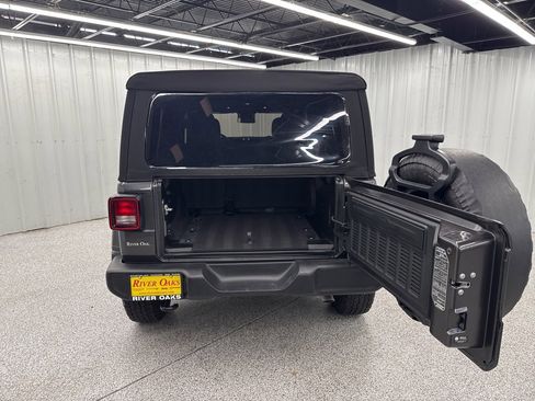 Used 2024 Jeep Wrangler Sport S image 9