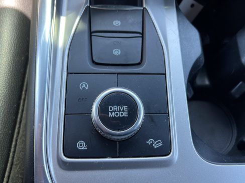 Used 2020 Ford Explorer XLT w/ Equipment Group 202A AWD/4WD image 25