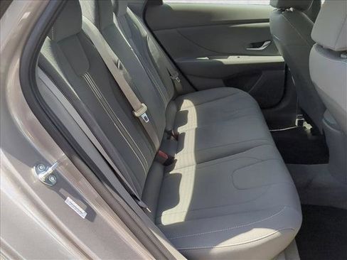 Used 2023 Hyundai Elantra SEL w/ Convenience Package FWD image 19