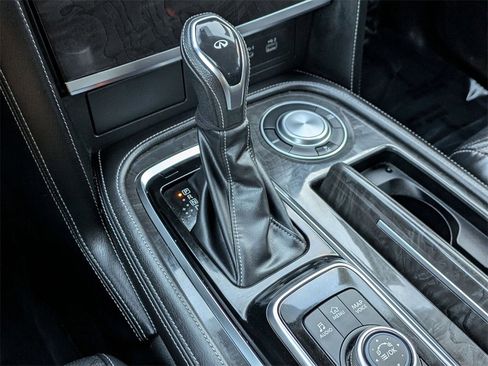 Used 2024 INFINITI QX80 Luxe image 18