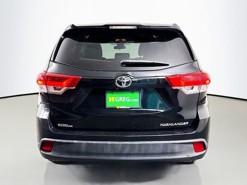Used 2018 Toyota Highlander LE image 8