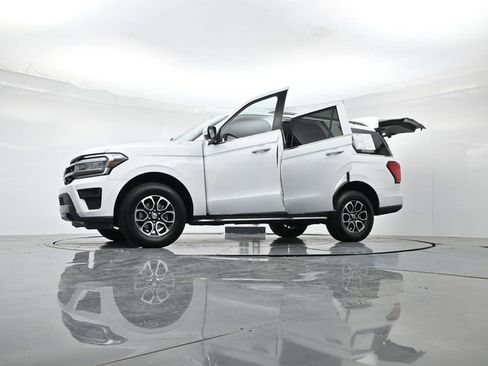 Certified 2022 Ford Expedition XLT image 60