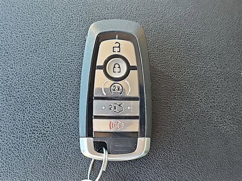 Used 2023 Ford Edge Titanium image 39