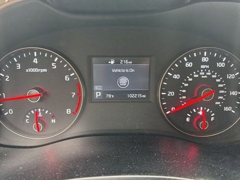 Used 2018 Kia Cadenza Premium image 5