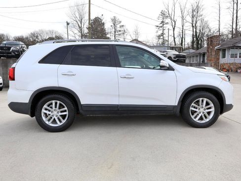 Used 2015 Kia Sorento LX image 8