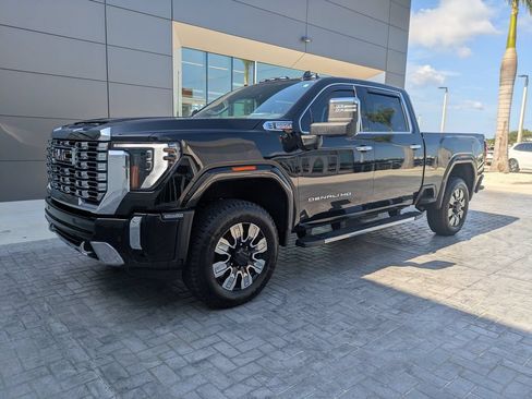 Used 2025 GMC Sierra 2500 Denali w/ Denali Reserve Package AWD/4WD image 9