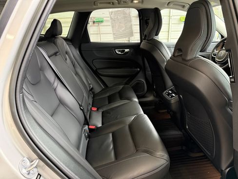 Used 2023 Volvo XC60 B5 Ultimate w/ Climate Package AWD/4WD image 19