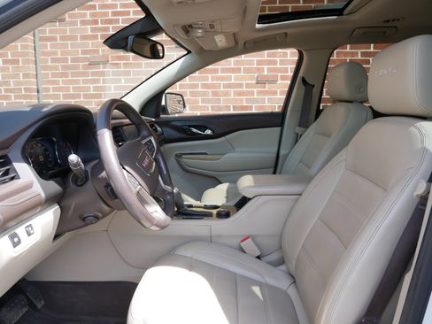 Used 2017 GMC Acadia Denali w/ Technology Package AWD/4WD image 6