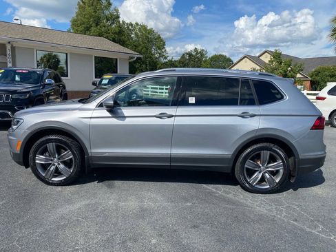 Used 2020 Volkswagen Tiguan SEL image 3