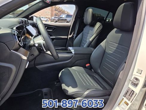 Used 2024 Mercedes-Benz GLC 300 4MATIC image 9
