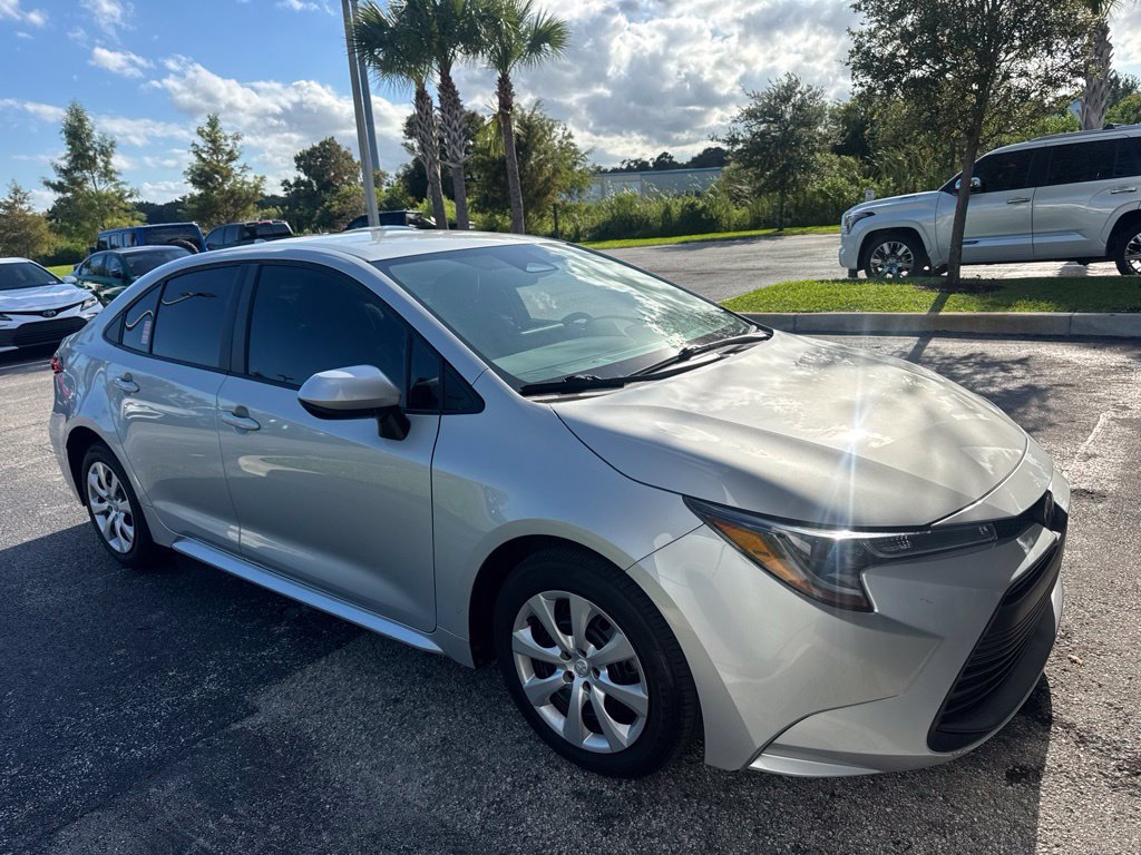 Used 2024 Toyota Corolla LE FWD image 2