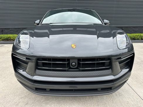 Certified 2025 Porsche Macan image 8