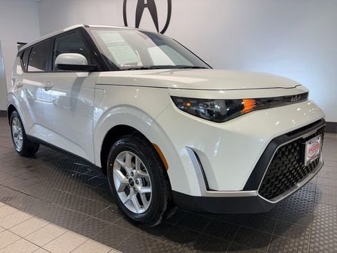 Used 2025 Kia Soul LX w/ LX Technology Package FWD image 2