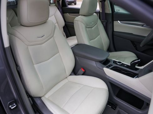 Used 2021 Cadillac XT5 Premium Luxury w/ LPO, Floor Liner Package image 33